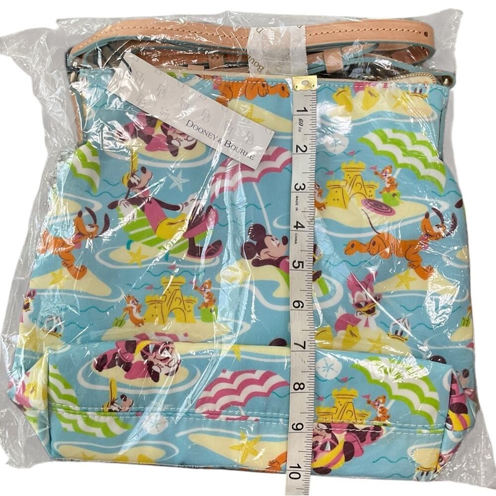 Disney Aulani Dooney & Bourke Crossbody Bag Beaches Fab 5 NWT RARE 10 X 12 X 3 - Picture 6 of 7